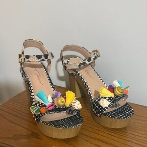 Betsy Johnson funky Women's Sandals